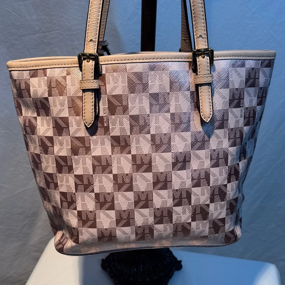 Michael Kors Beige and Pink Geometric Tote - Picture 5 of 15